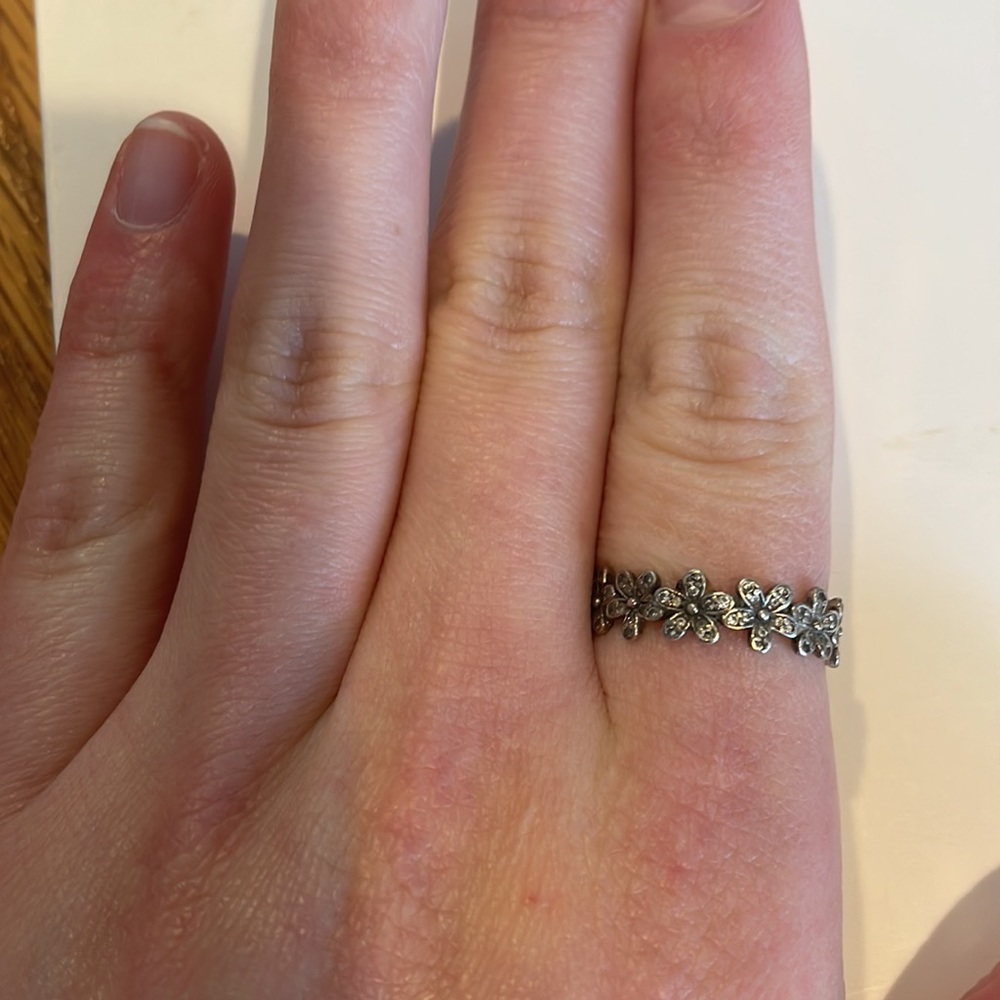 Flower ring - Picture 3 of 3